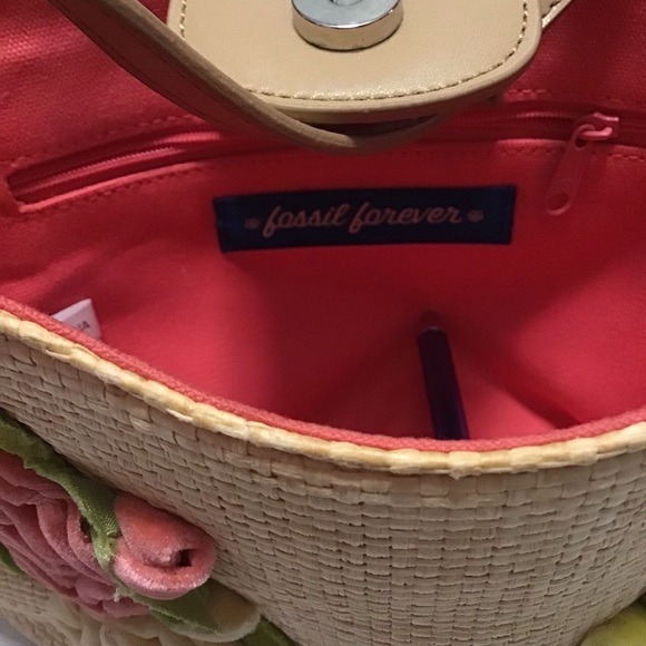 Fossil Forever small faux woven straw purse appliqué velvet flowers - Picture 7 of 7